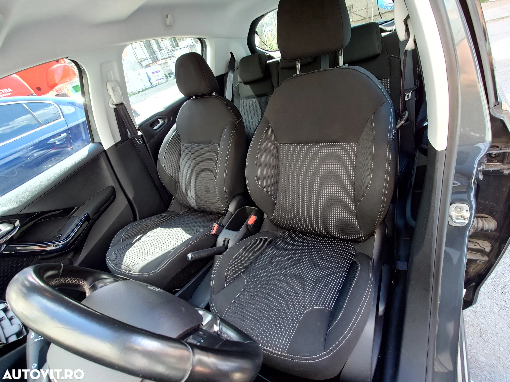 Peugeot 208 1.2 L PureTech Allure - 19