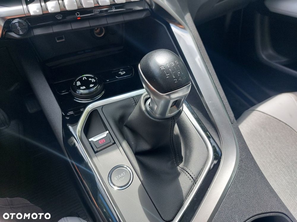 Peugeot 3008 1.2 PureTech Access S&S - 26