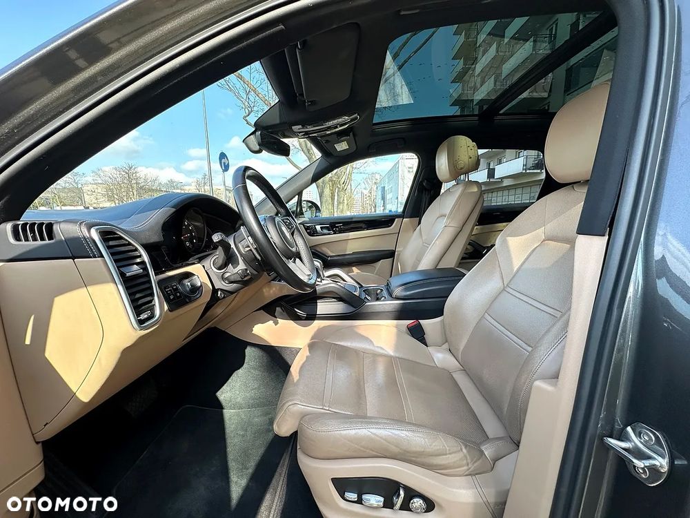 Porsche Cayenne - 5