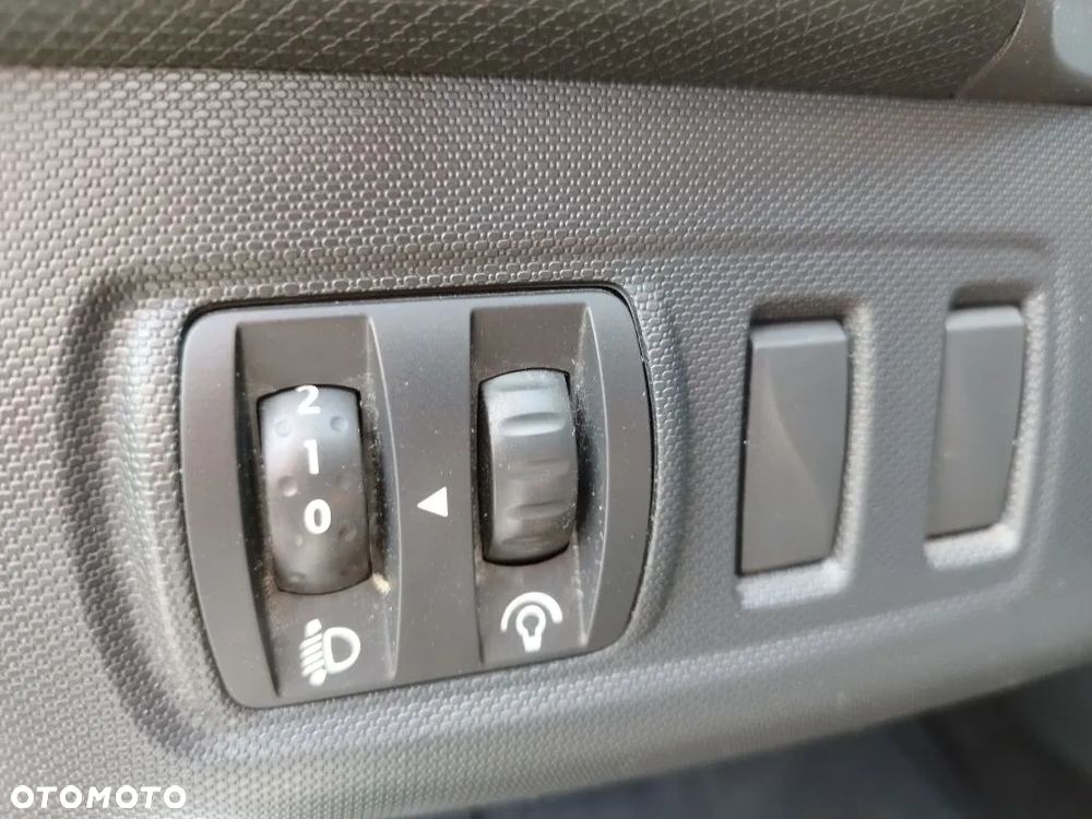 Renault Clio 1.2 16V 75 LIMITED - 24