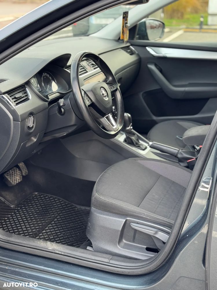 Skoda Octavia Combi 2.0 TDI DSG 4X4 Style - 26