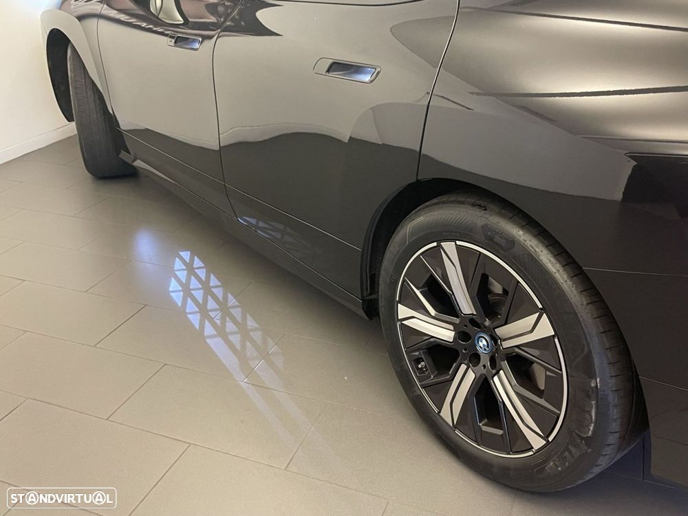 BMW iX xDrive 50 Pack Desportivo - 31