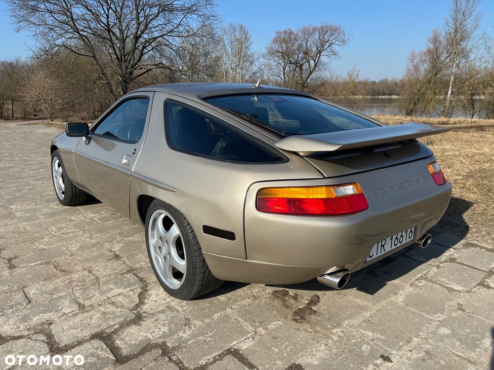Porsche 928 - 4