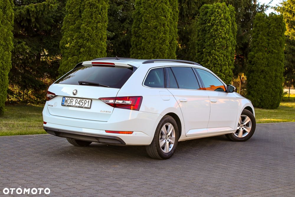 Skoda Superb 2.0 TDI DSG Style - 10