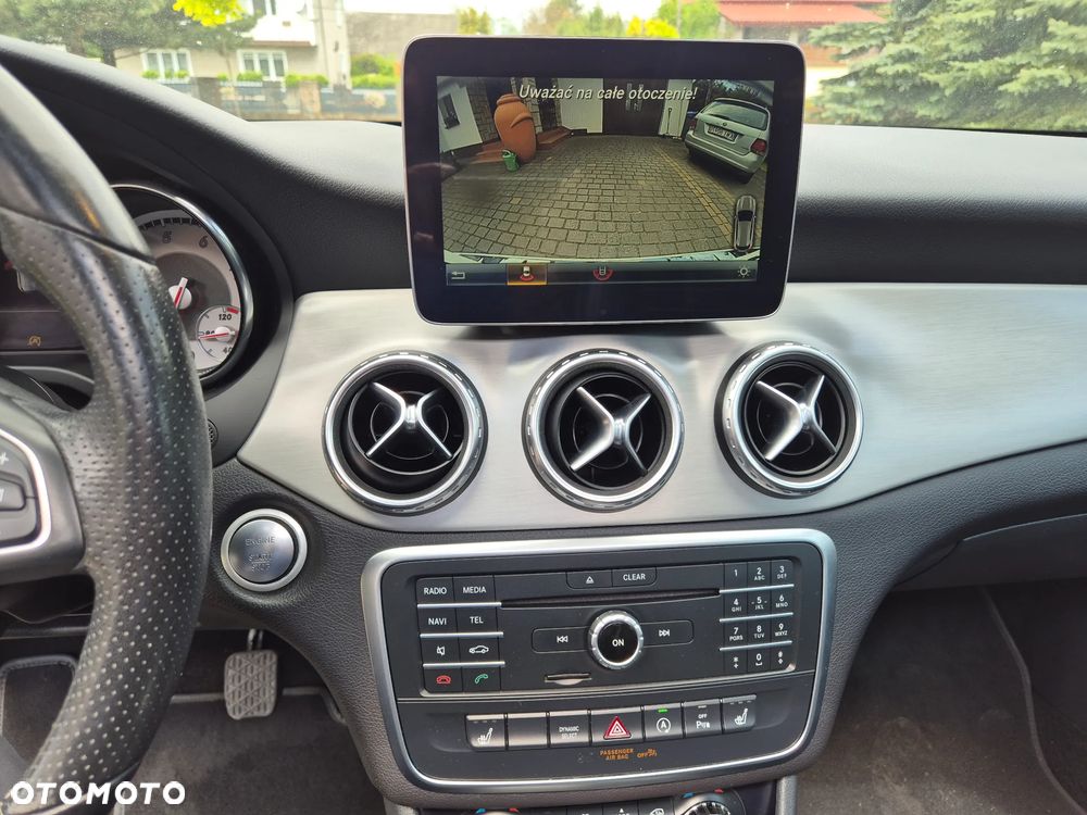 Mercedes-Benz GLA 200 Urban - 30