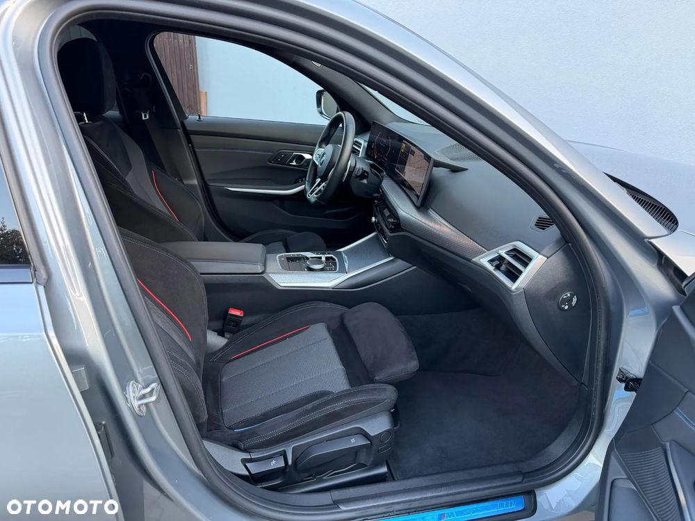 BMW Seria 3 330i xDrive M Sport - 10