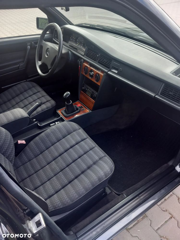 Mercedes-Benz W201 (190) - 15