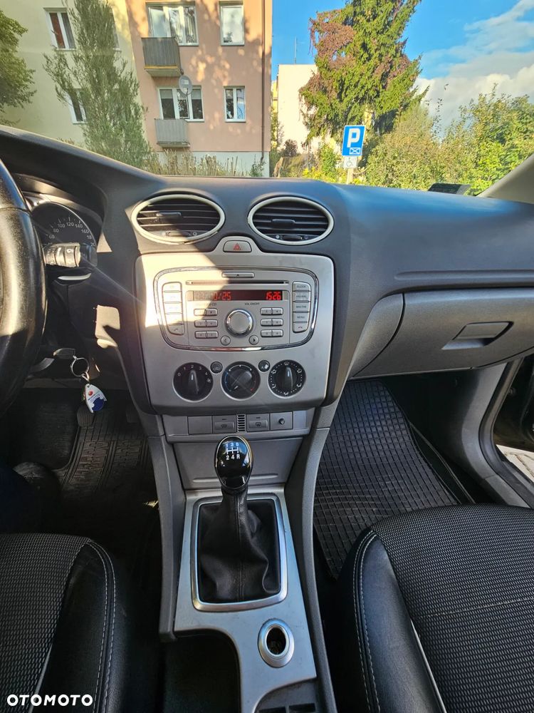 Ford Focus 1.6 Ghia - 13