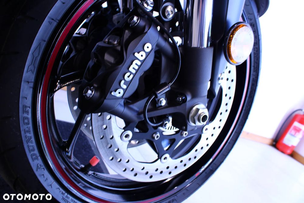 Suzuki GSX - 24