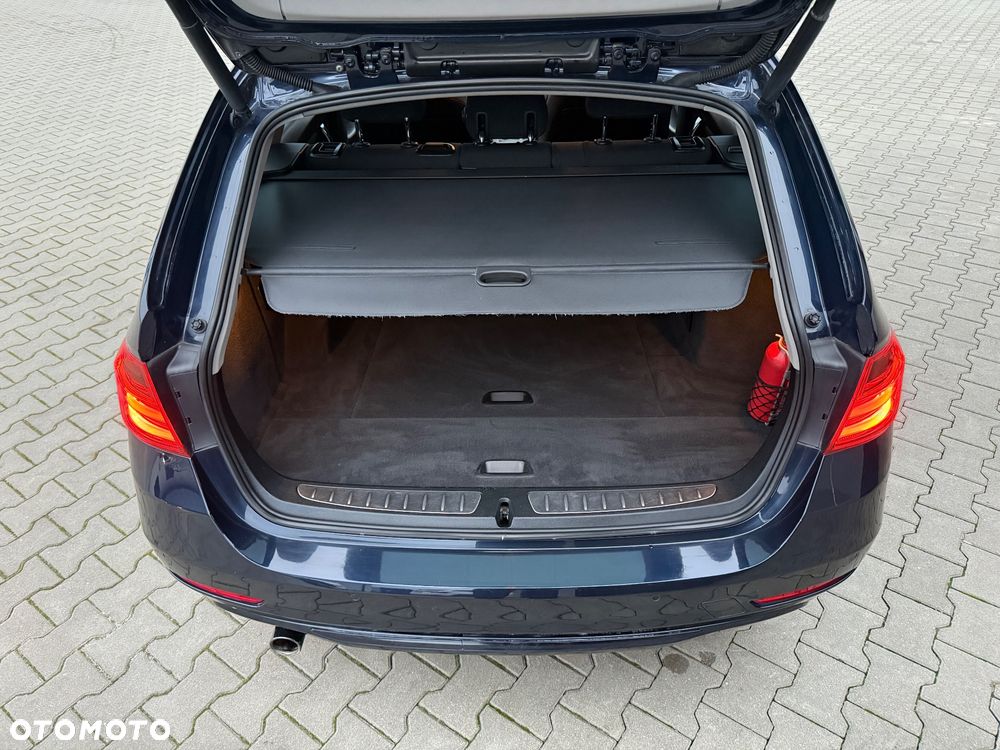 BMW Seria 3 320d DPF Edition Sport - 31