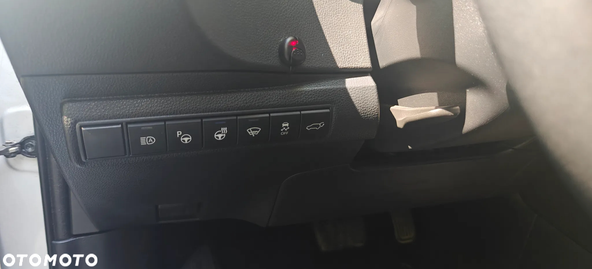 Toyota Corolla 2.0 Hybrid Executive - 12