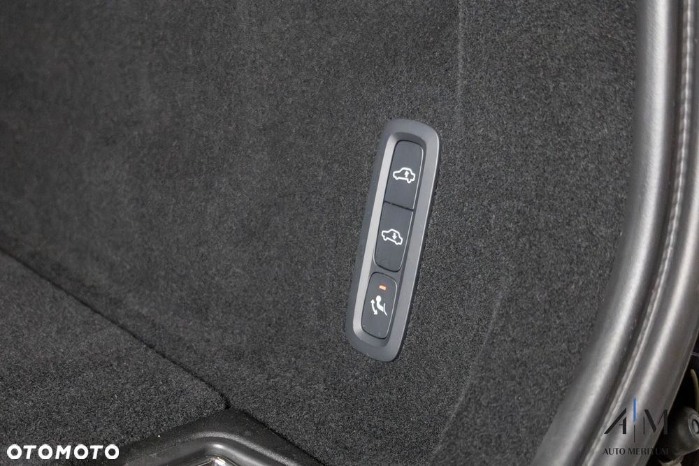 Volvo XC 60 B4 D AWD Ultimate Dark - 31