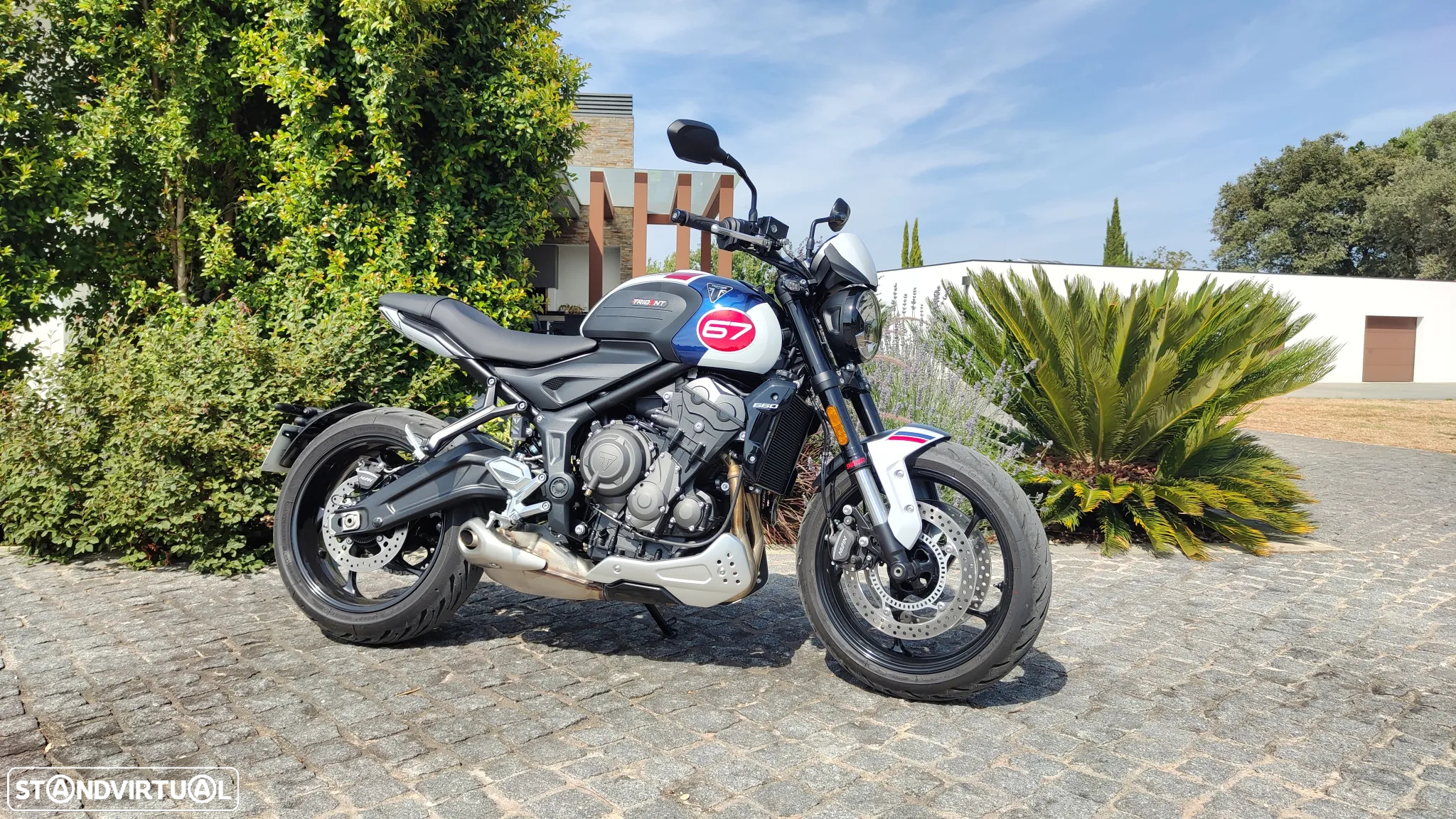 Triumph Trident Triple tribute - 8