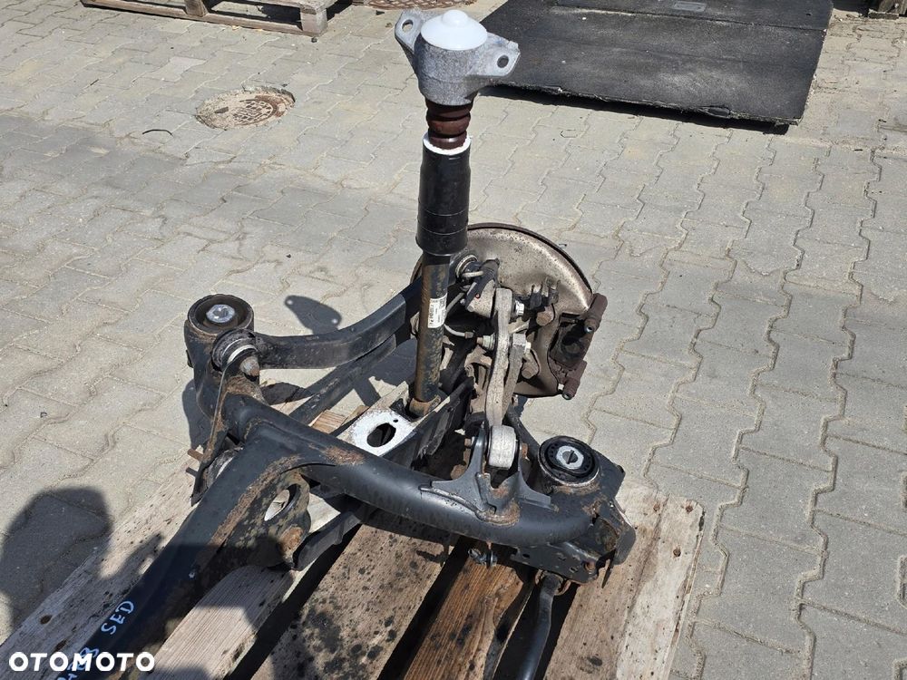 AUDI A4 B9 SEDAN 18R BELKA ZAWIESZENIE TYLNE TYŁ 8W0505235AE - 6