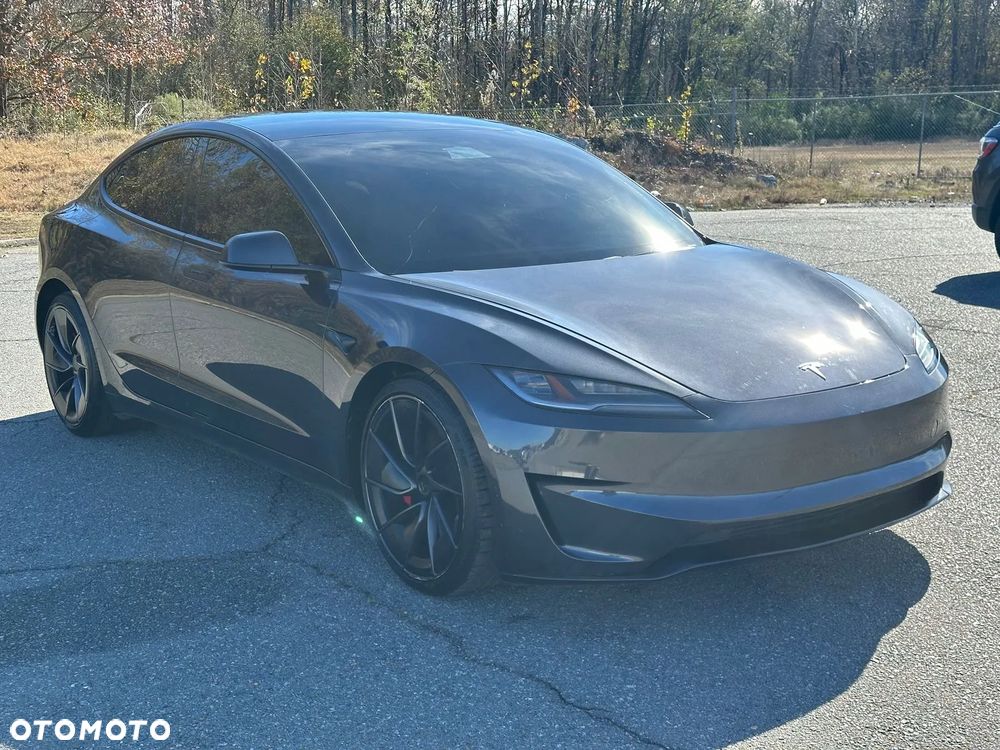 Tesla Model 3 - 3