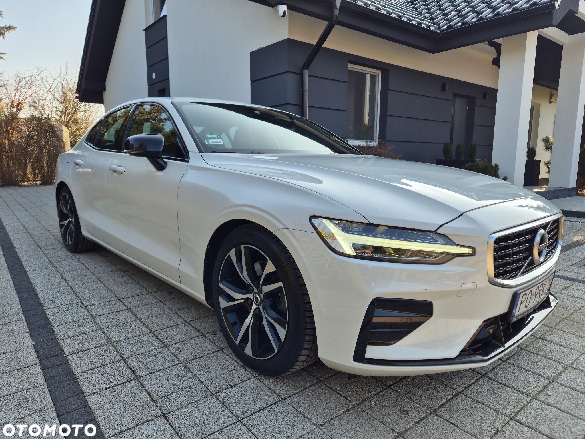 Volvo S60 T4 R-Design - 1