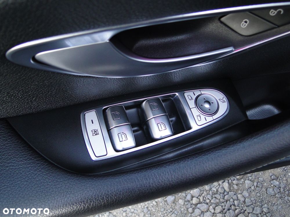 Mercedes-Benz Klasa E 220 d 9G-TRONIC - 23