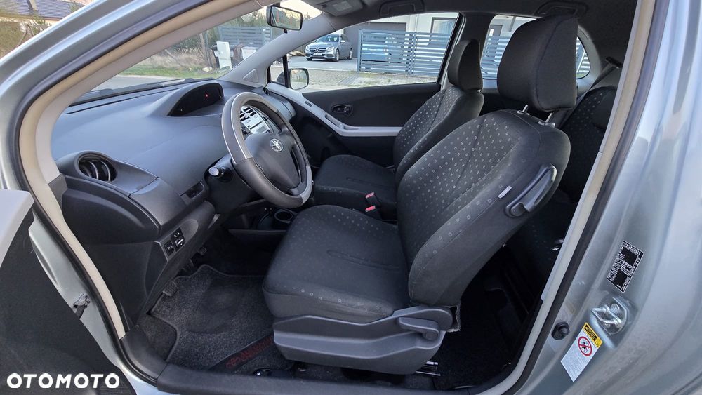 Toyota Yaris 1.0 VVT-i - 10