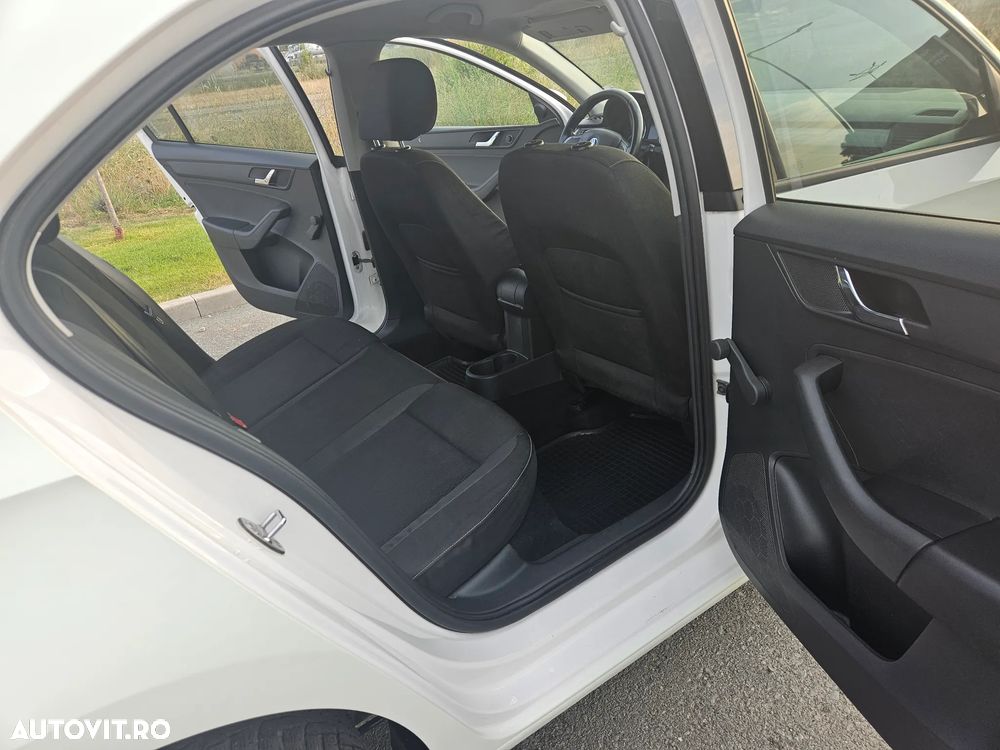Skoda RAPID 1.6 TDI Ambition - 14