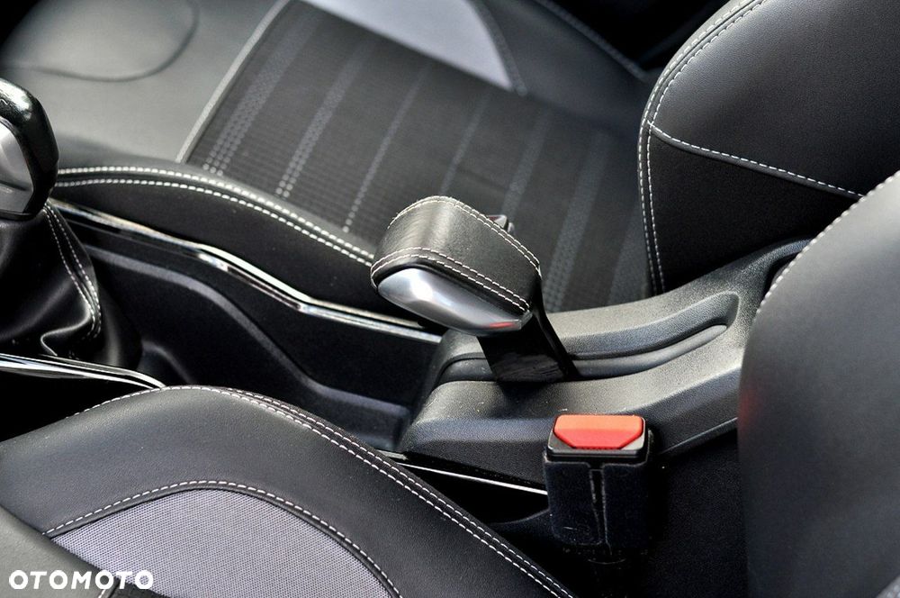 Peugeot 2008 1.2 Pure Tech GPF Allure S&S - 19