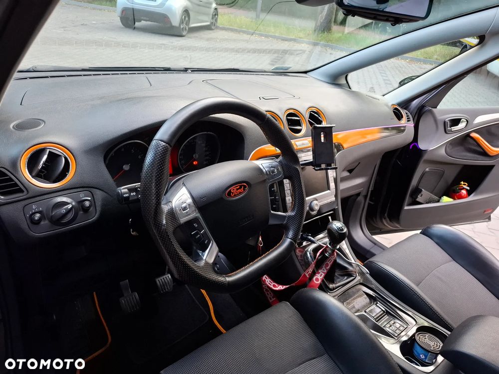 Ford S-Max - 17