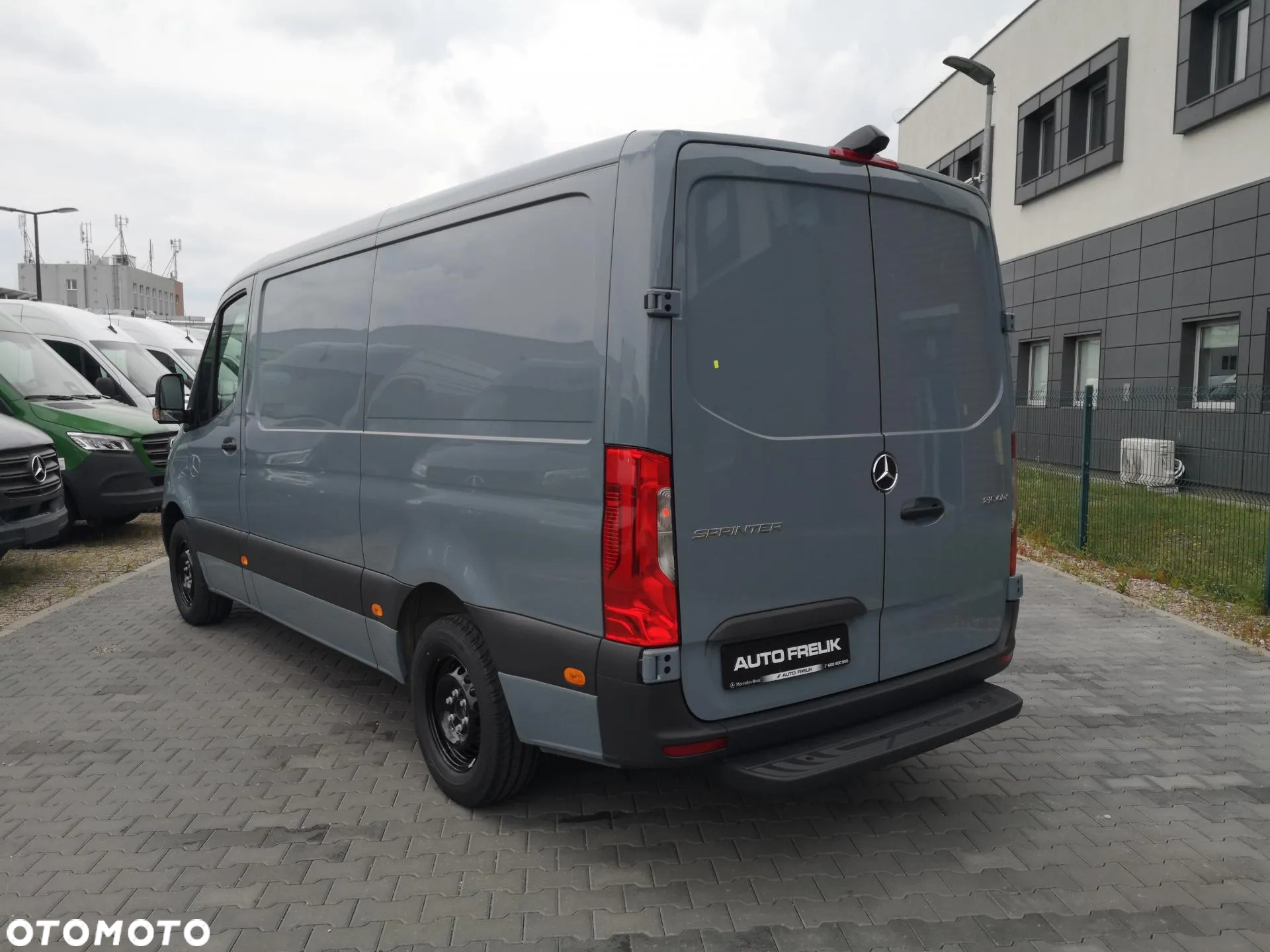 Mercedes-Benz Sprinter - 4