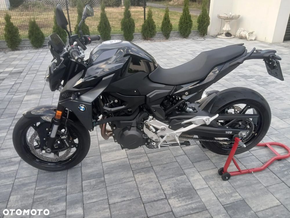 BMW F - 4