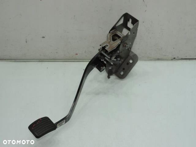 PEDAŁ SPRZĘGŁA KIA CARENS III 2.0 CRDI - 1