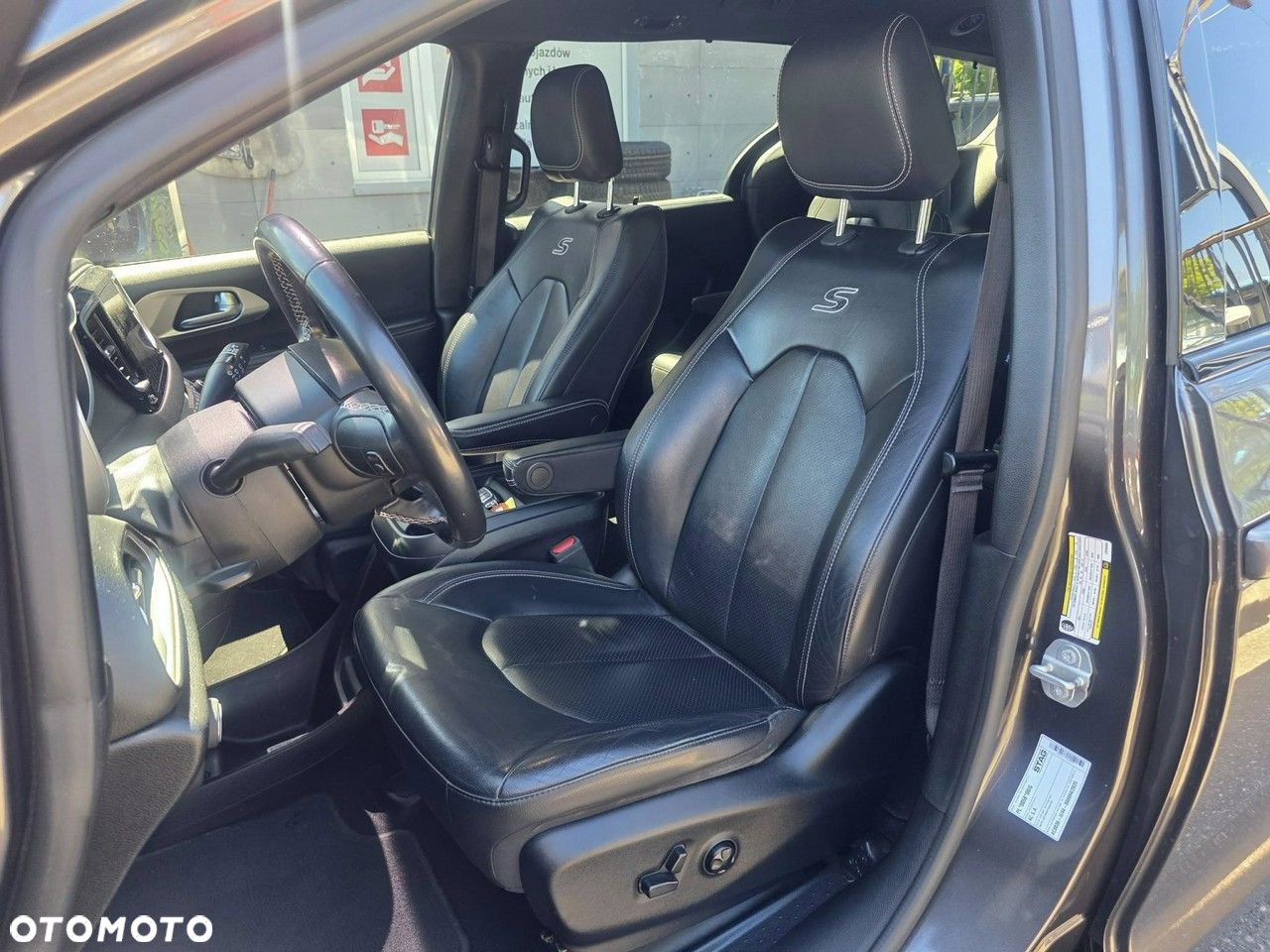 Chrysler Pacifica - 8