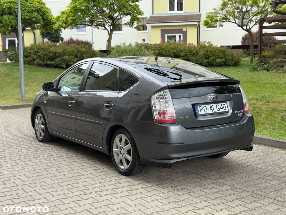 Toyota Prius 1.5 VVT-i Prestige - 4
