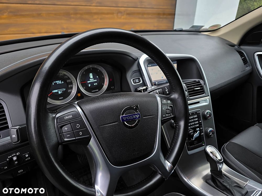 Volvo XC 60 D3 Momentum - 11