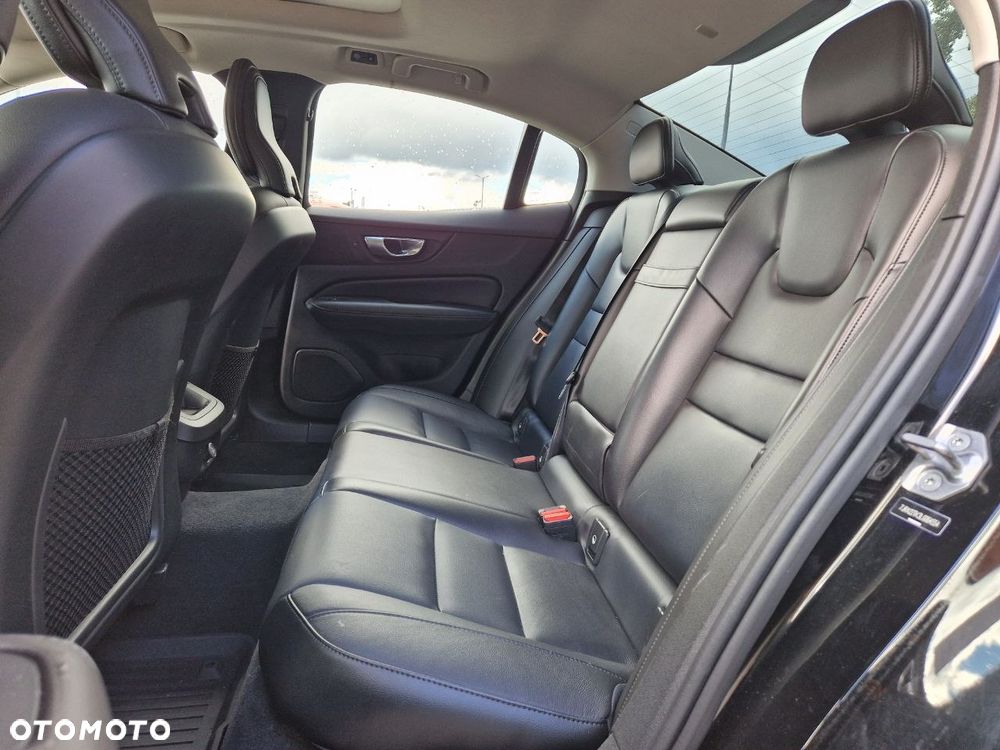 Volvo S60 T6 AWD Momentum Pro - 9