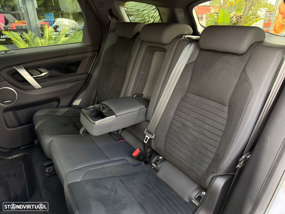 Land Rover Discovery Sport P300e Dynamic SE - 25