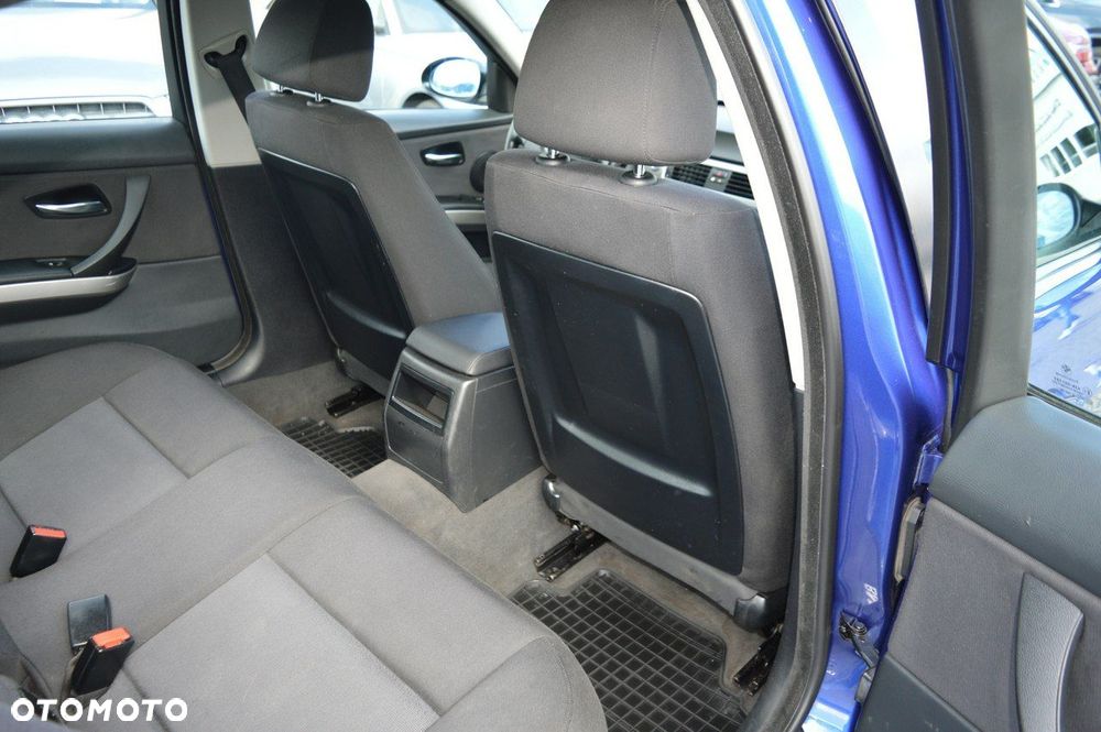 BMW Seria 3 318i - 26