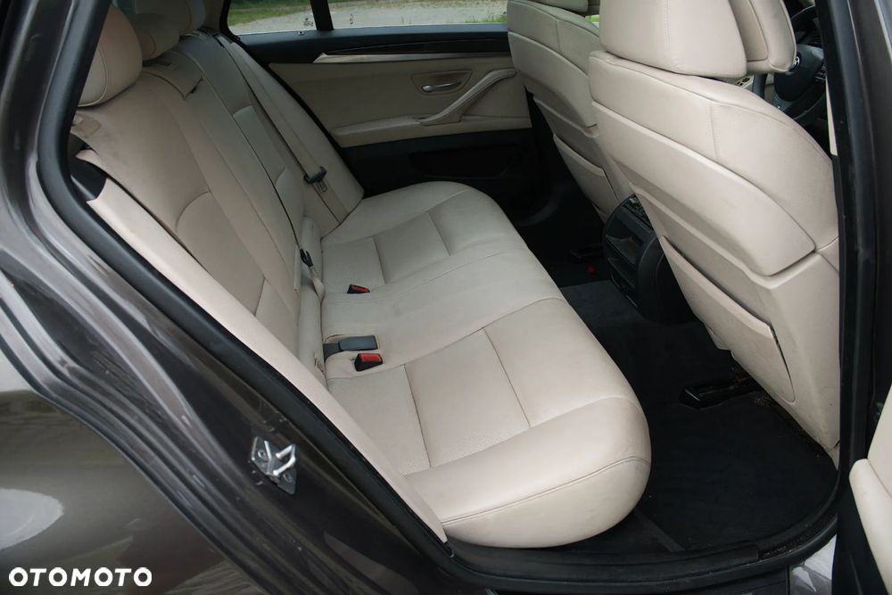 BMW Seria 5 520d Luxury Line - 26