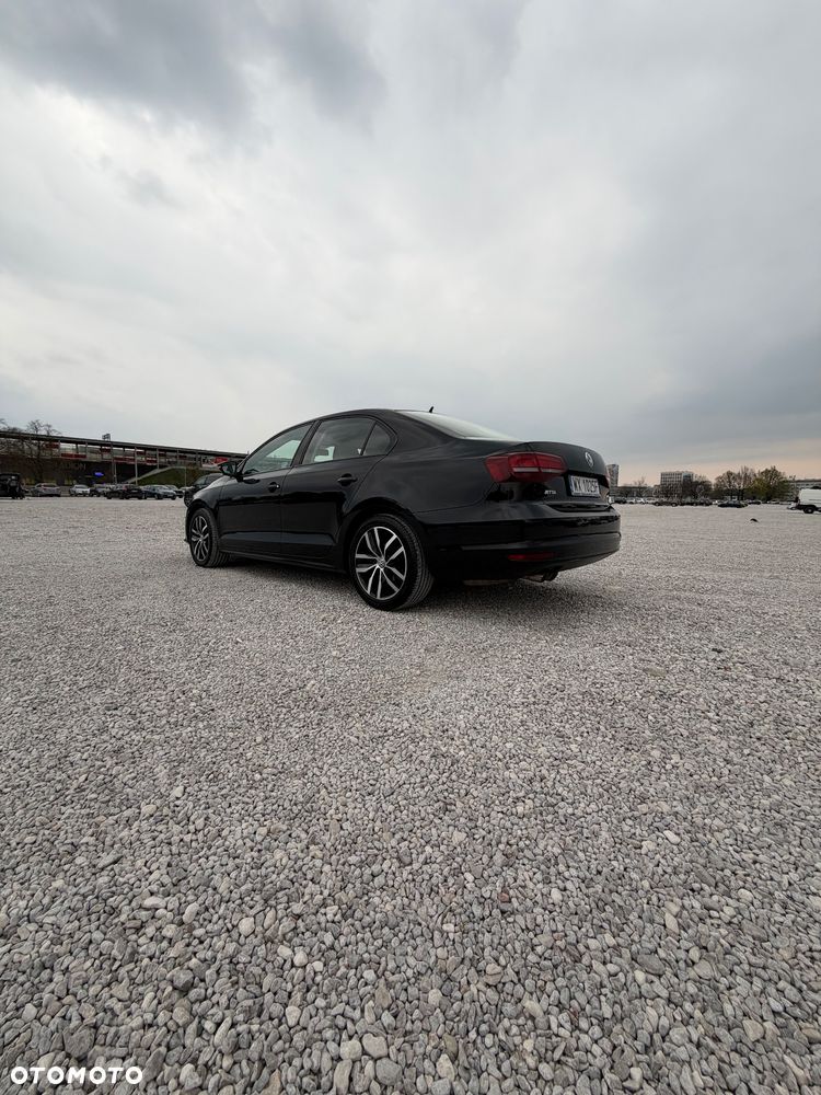 Volkswagen Jetta 2.0 TDI DPF BMT Trendline - 16