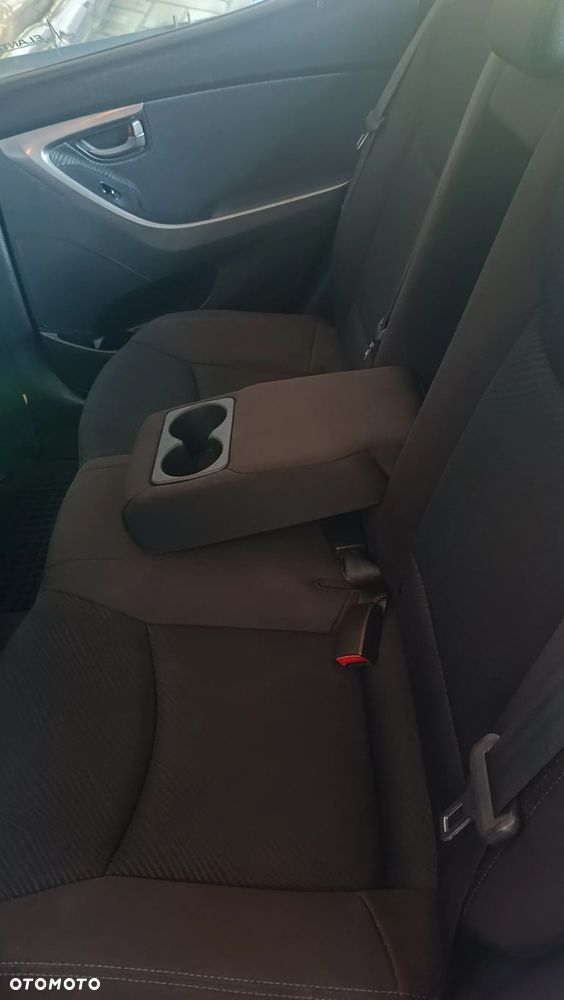 Hyundai Elantra 1.6 Comfort - 22