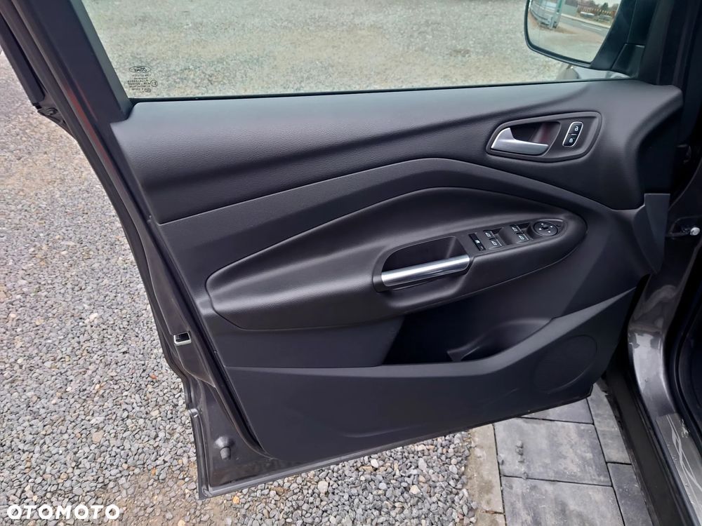 Ford Kuga 2.0 TDCi 2x4 Titanium - 10