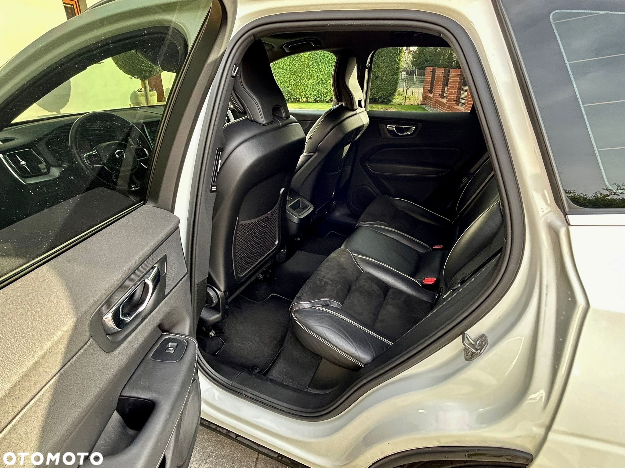 Volvo XC 60 D4 R-Design - 6