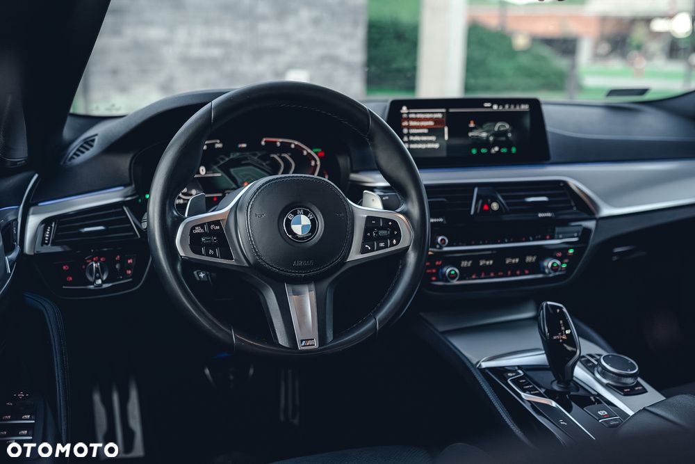 BMW Seria 5 520d xDrive M Sport sport - 19