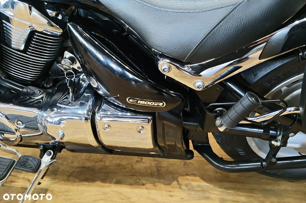 Suzuki Intruder - 27