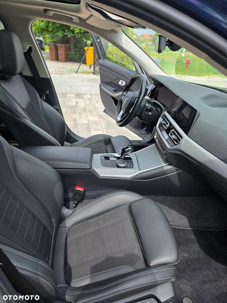 BMW Seria 3 318d mHEV - 24
