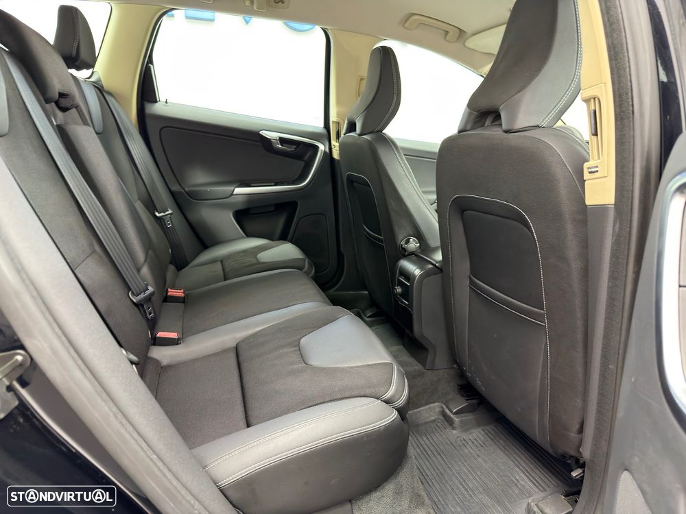 Volvo XC 60 2.0 D4 DRIVe Momentum - 20
