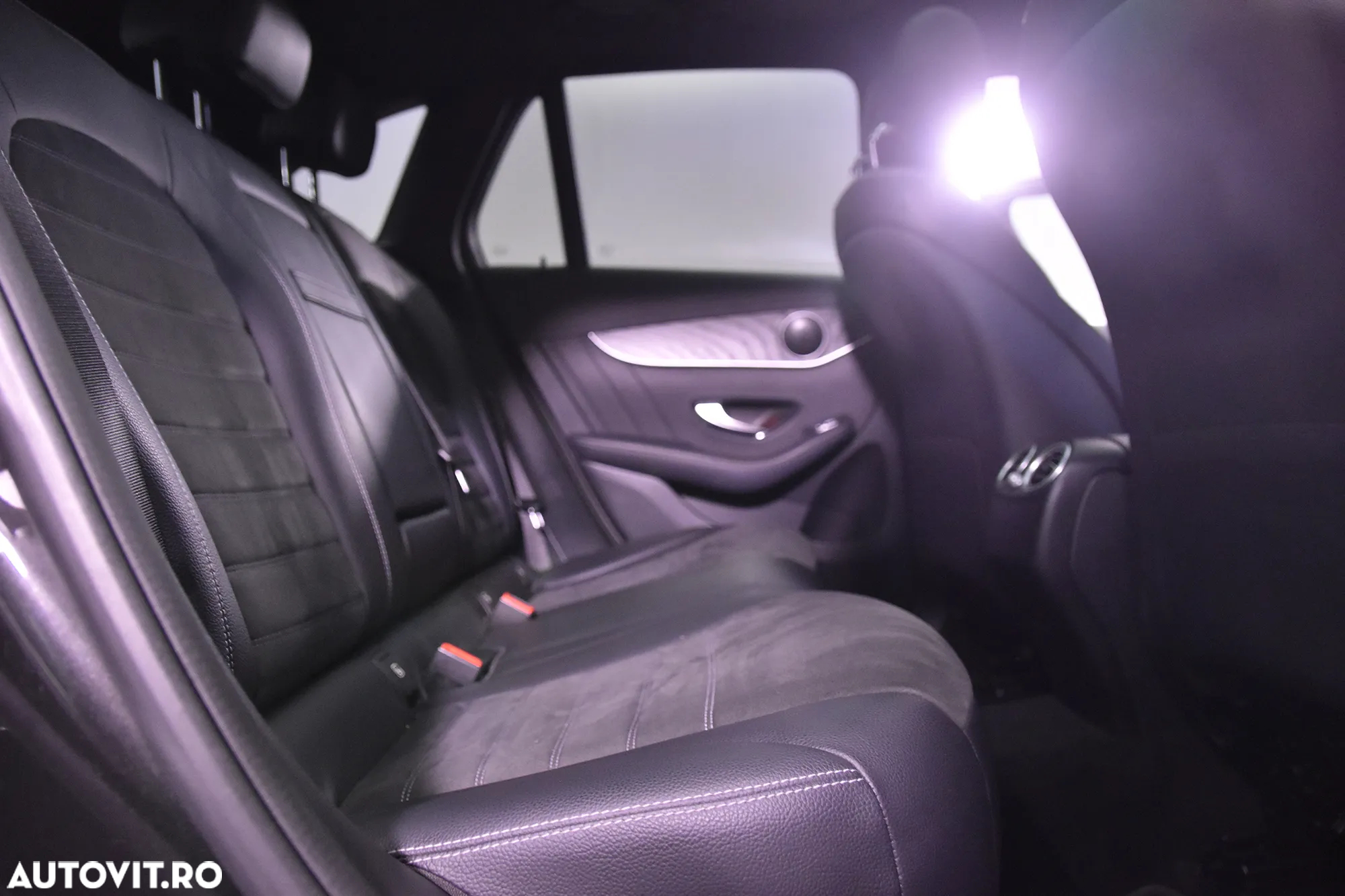 Mercedes-Benz GLC 300 d 4Matic 9G-TRONIC AMG Line - 12