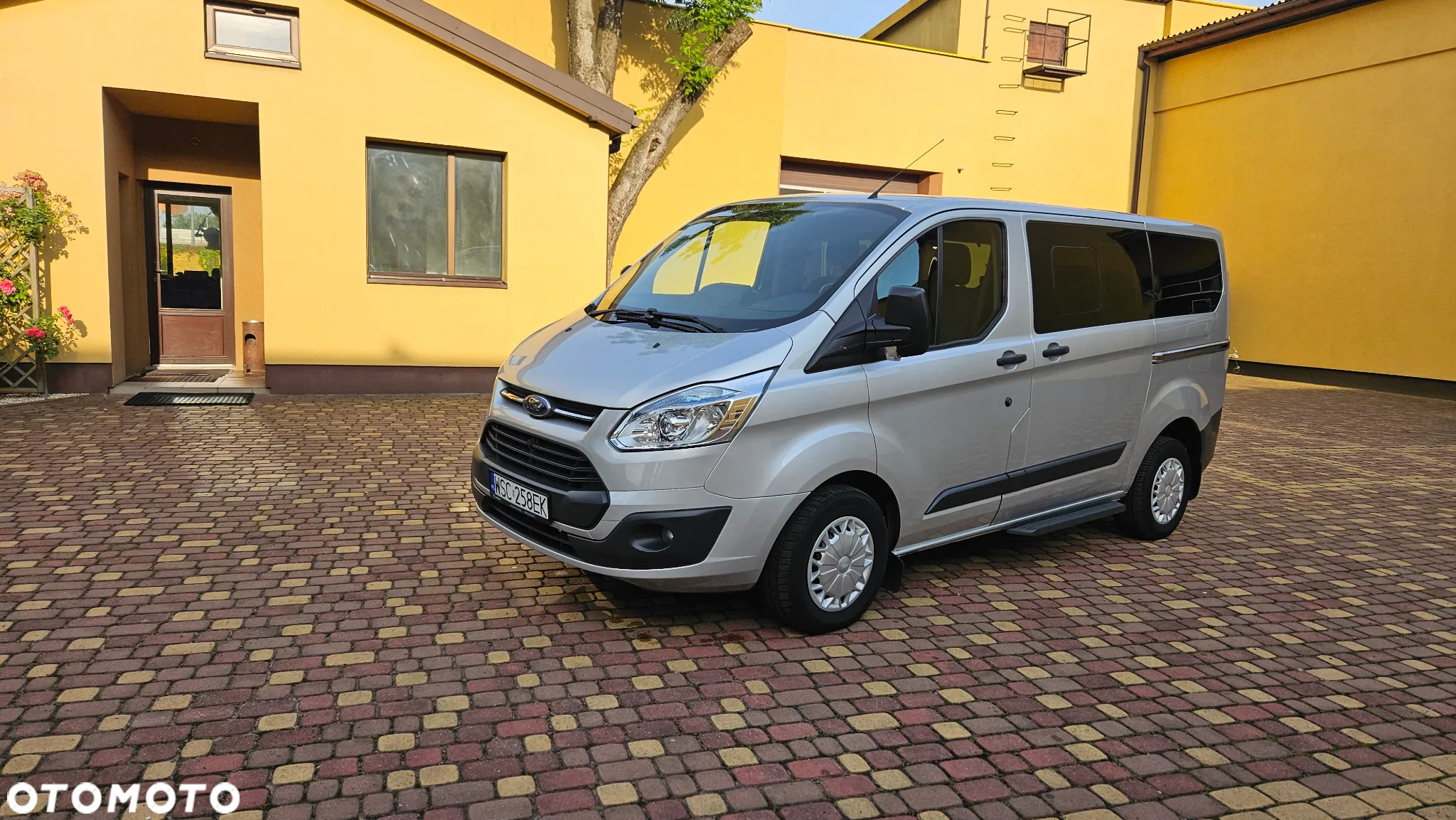 Ford Tourneo Custom - 8