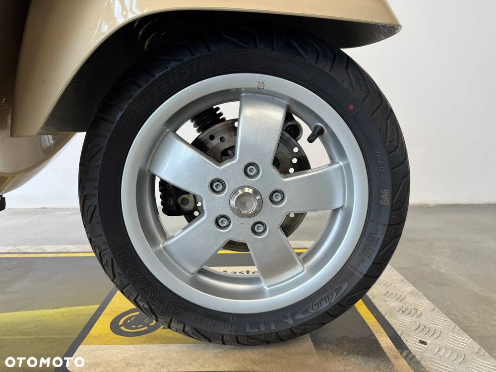 Vespa GTS - 8