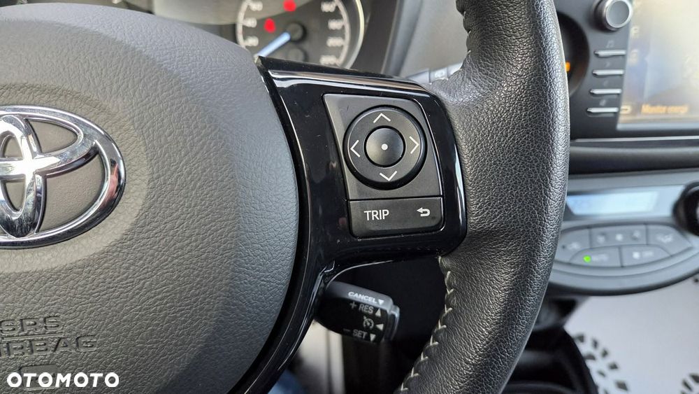 Toyota Yaris Hybrid 100 Premium EU6 - 26