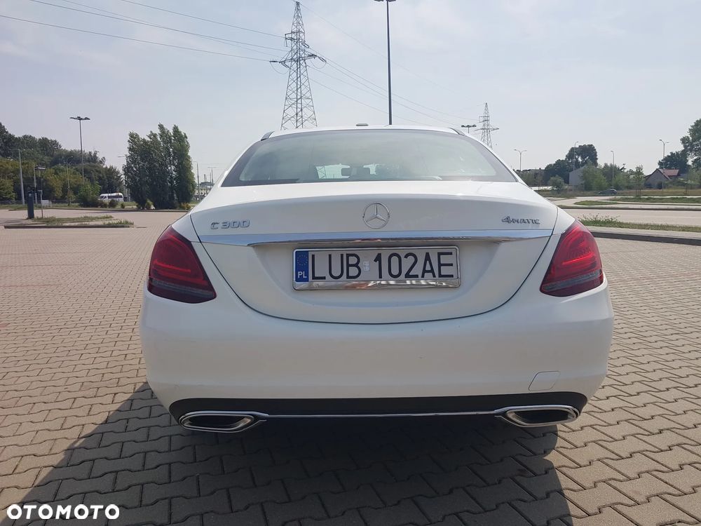 Mercedes-Benz Klasa C 300 4Matic 9G-TRONIC Exclusive - 4