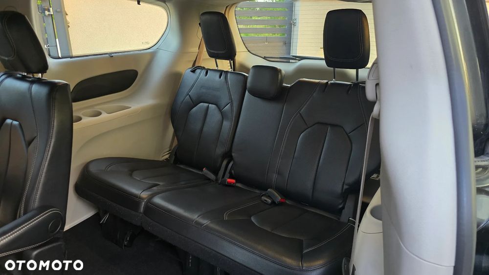 Chrysler Pacifica - 21