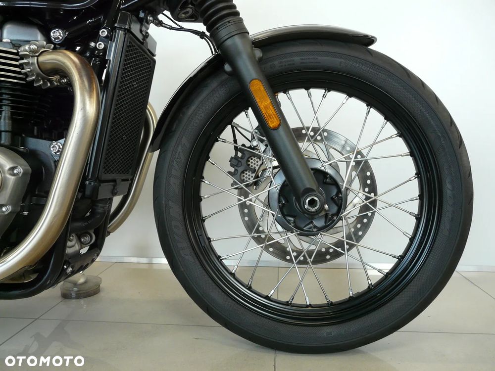 Triumph Bonneville Bobber - 22